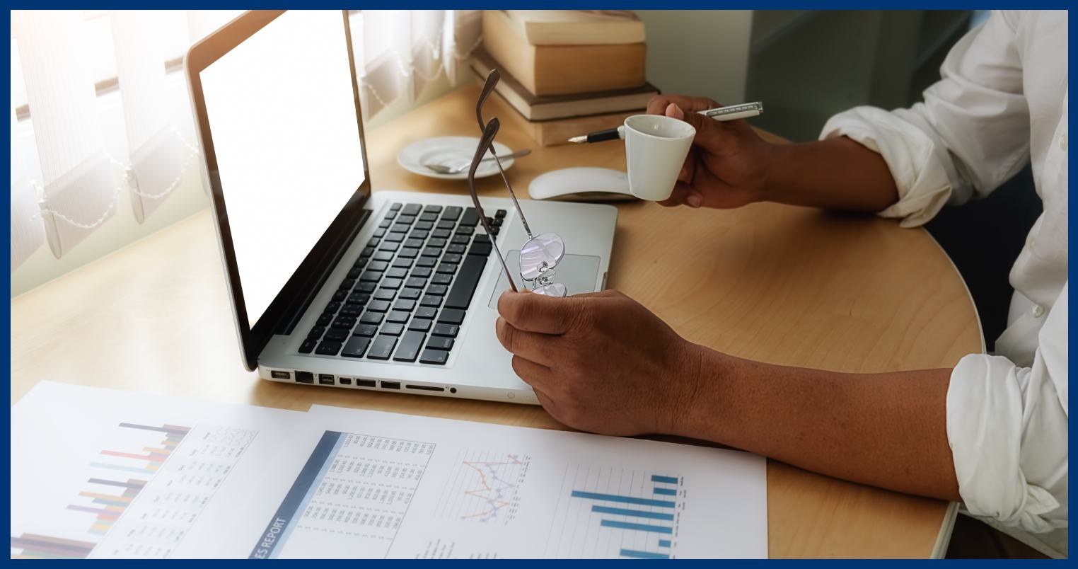 Cálculo y análisis del ROE (Return On Equity) en contabilidad: Importancia y consideraciones para interpretar la rentabilidad financiera de una empresa.